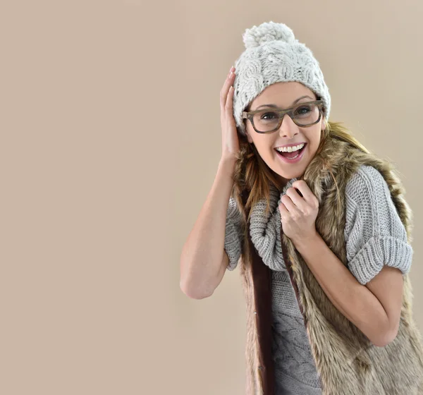 Mujer usando ropa de invierno — Foto de Stock