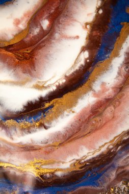 Epoksi reçineli soyut resim. Kahverengi, beyaz ve altın rengi mermer çizgiler. Tasarım için sıvı arkaplanı olan soyut modern, kapat.