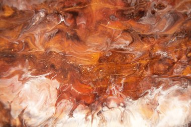 Sıvı kahverengi ve beyaz sanat dokusu. Soyut kıvrımlı boya efektli bir arka plan. Sıvı akrilik desen.