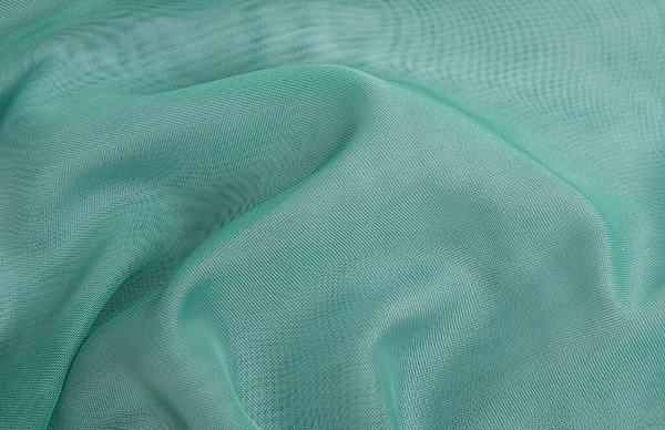 Emerald Gekleurde Verfrommelde Stof Achtergrond Lichte Luchtige Transparante Stof Textuur — Stockfoto