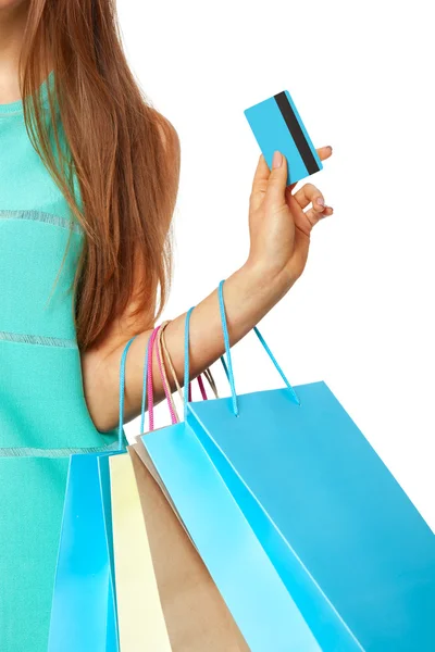 Primer plano de la mano de las mujeres con bolsas de compras y tarjeta de crédito . —  Fotos de Stock