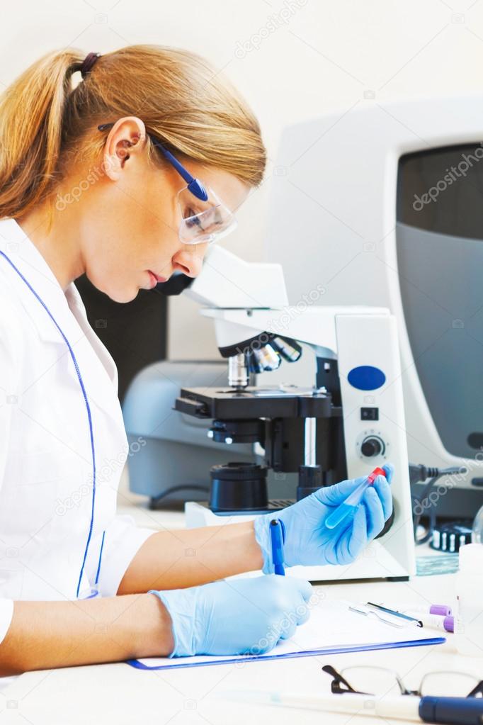 Woman in a laboratory working with samples.
