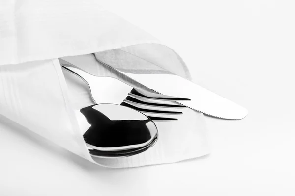 Μαχαίρι, πιρούνι, κουτάλι απομονωθεί σε λευκό. — Φωτογραφία Αρχείου