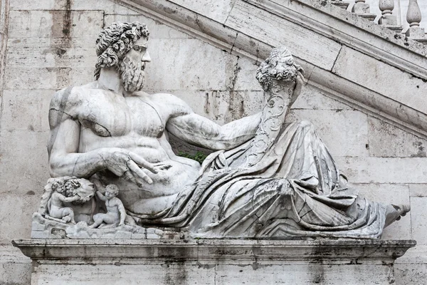 Detail of facade of Palazzo Senatorio on the Capitol hill, Rome, — Stock Photo, Image