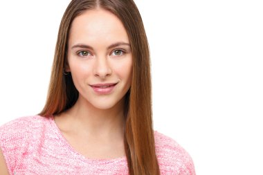 Güzel genç model portre üzerinde beyaz izole.