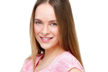 Güzel genç model portre üzerinde beyaz izole.