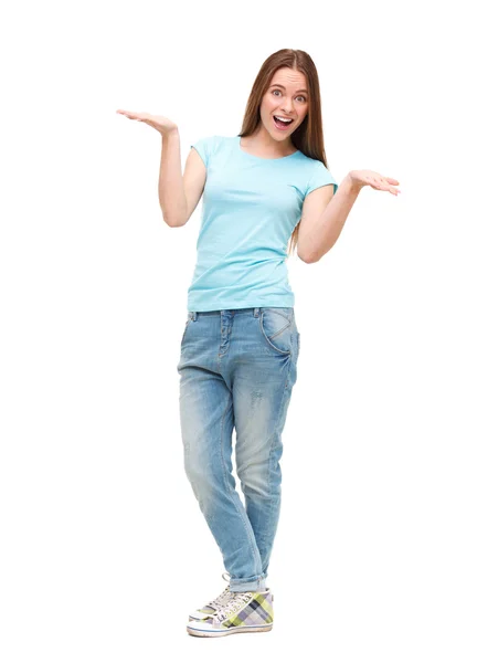 Volledige lengte portret van een jong meisje in casual kleding geïsoleerd op witte achtergrond. — Stockfoto