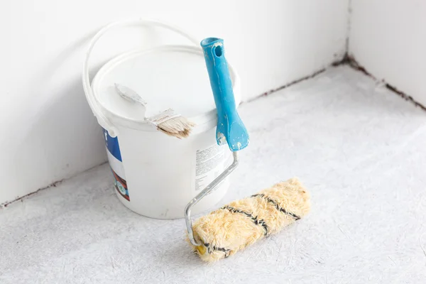 Paint bucket with roller brush on white. — Stock Photo, Image