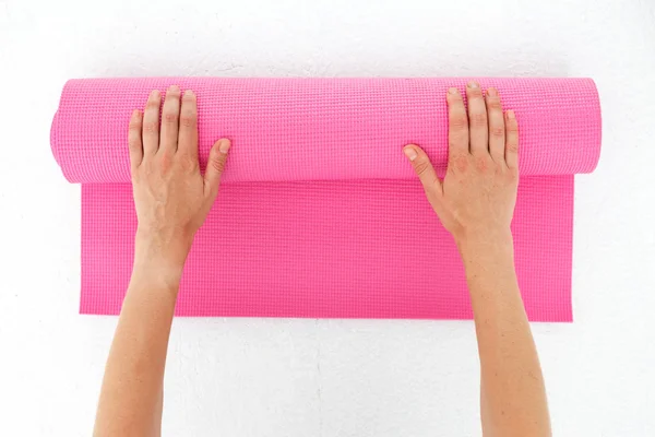 Young woman preparing for yoga. — Stock Photo, Image