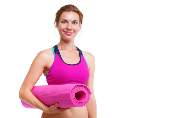 Yoga mat - izole tutan genç güzel kadın portresi. — Stok fotoğraf