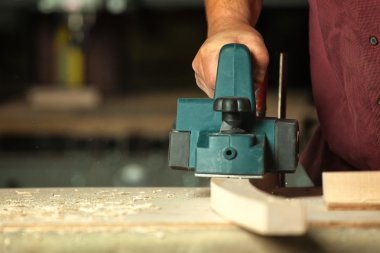 marangoz elektrikli planya ile çalışma.