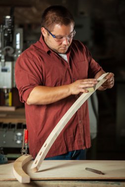 İş yerinde Pprofessional marangoz.