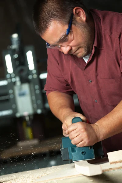 marangoz elektrikli planya ile çalışma.