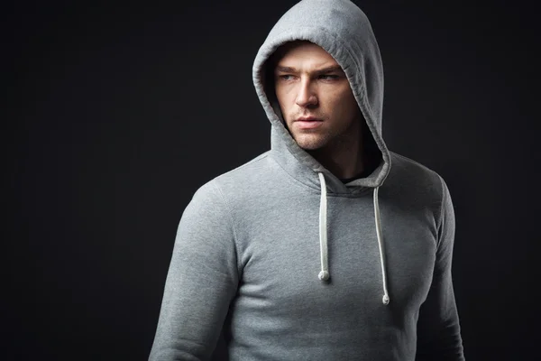 Retrato de cara jovem olhar legal em sportswear . — Fotografia de Stock