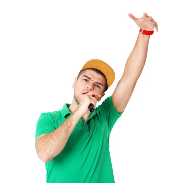 Retrato de un joven saltador de cadera cantando en estudio aislado en Imagen de archivo