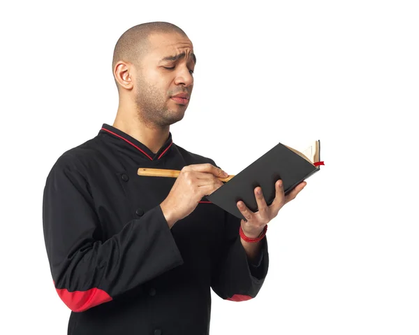 Cozinheiro profissional afro-americano que mantém o livro de receitas isolado . — Fotografia de Stock