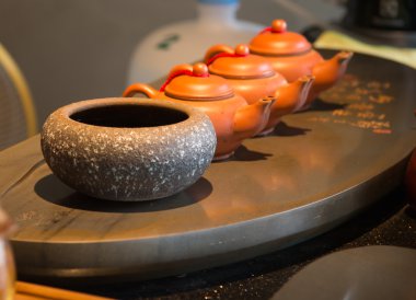 Çaydanlık ve fincanlar .