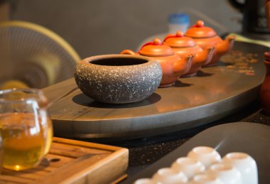 Çaydanlık ve fincanlar .