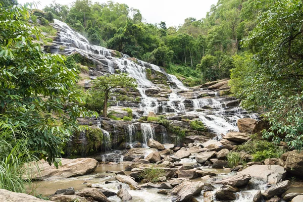 Waterfall in mountain. — Stock Photo, Image