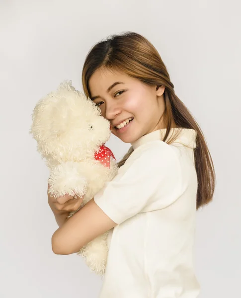 Asiático adolescente holding un oso muñeca . — Foto de Stock