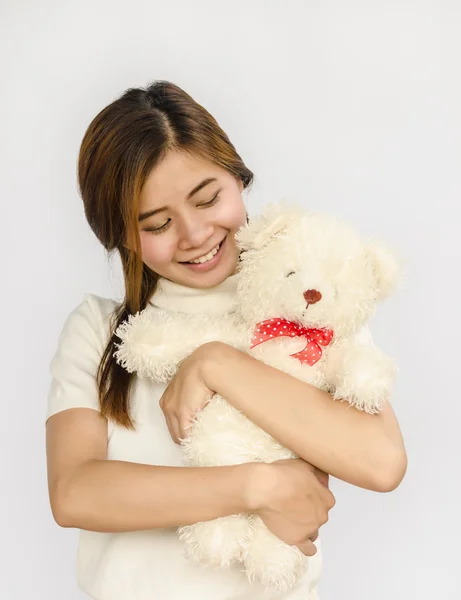 Asiático adolescente holding un oso muñeca . —  Fotos de Stock