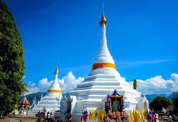 Twin pagoda na Wat Phra že Doi Kong Mu. — Stock fotografie