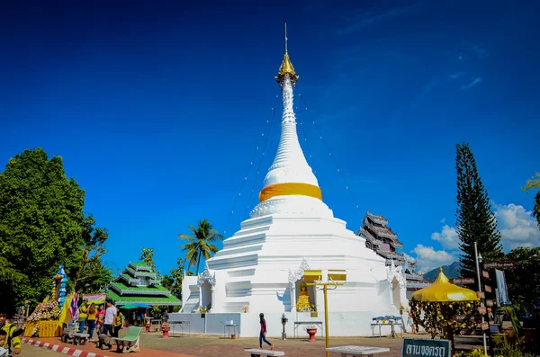 Twin pagoden på Wat Phra att Doi Kong Mu. — Stockfoto