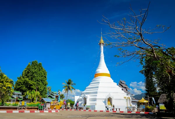 Twin pagoden på Wat Phra att Doi Kong Mu. — Stockfoto
