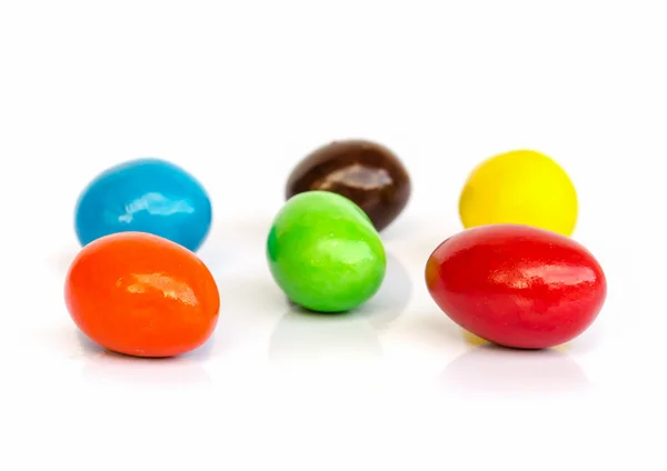 Bonbons enrobés de chocolat coloré . — Photo