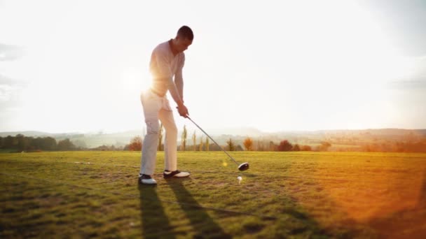 Golf drive backlite lensflare — Stock Video
