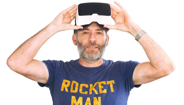 Homem maduro vestindo óculos de realidade virtual / VR — Fotografia de Stock