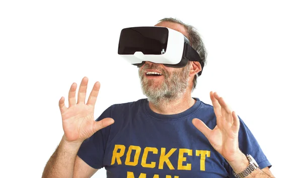 Hombre maduro con gafas de realidad virtual googles / VR —  Fotos de Stock