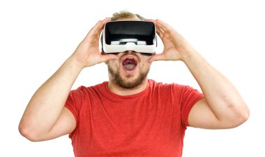 sanal gerçeklik googles giyen adam 