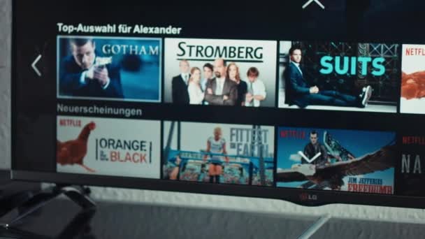 Приложение Netflix на LG Smart TV — стоковое видео