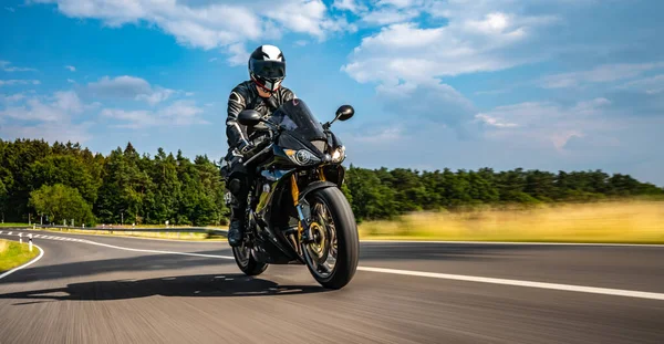Motocykl Leśnej Drodze Jazdy Zabawy Jazdy Pustą Drogą Wycieczkę Motocyklową — Zdjęcie stockowe