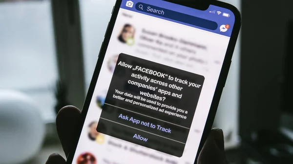 Aachen Duitsland Januari 2021 Apple Iphone Facebook App Aanvraag Toestemming — Stockfoto