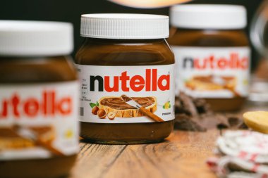 AAACHEN, GERMANY - JAN 07, 2021: Nutella, tatlı fındıklı kakaonun popüler markası, pazara 1964 yılında İtalyan Ferrero firması tarafından tanıtıldı.