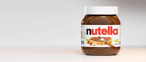 2021年7月7日 意大利费雷罗公司于1964年推出了一种受欢迎的品牌 名为Nutella 是一种甜榛子可可的流行品牌 该公司在2021年庆祝了该公司成立75周年 — 图库照片