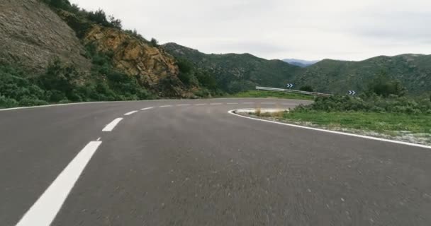 Longue Route Montagne Vide Horizon Par Une Journée Été Ensoleillée — Video