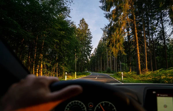 Handen Van Automobilist Het Stuur Road Trip Rijden Snelweg — Stockfoto