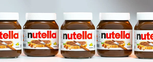 2021年7月7日 意大利费雷罗公司于1964年推出了一种受欢迎的品牌 名为Nutella 是一种甜榛子可可的流行品牌 该公司在2021年庆祝了该公司成立75周年 — 图库照片