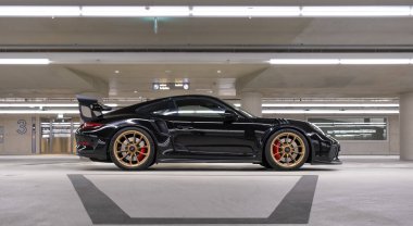 Duesseldorf, Almanya, 12 Haziran 2021: Modern bir Porsche 911 'in sokak fotoğrafı. 991 GT3 RS
