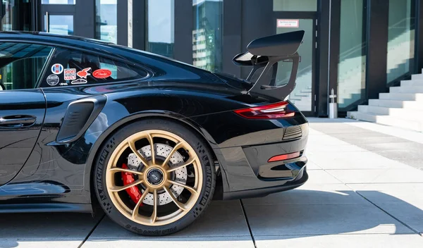 Duesseldorf, Almanya, 12 Haziran 2021: Modern bir Porsche 911 'in sokak fotoğrafı. 991 GT3 RS