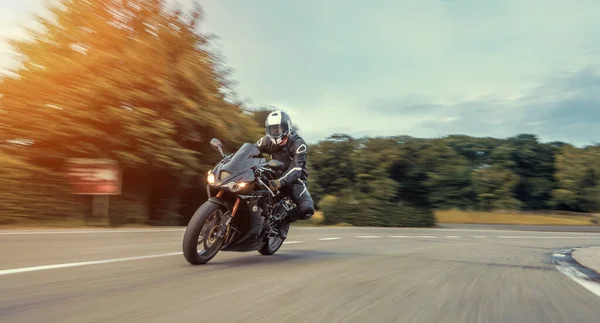Moto Strada Guida Veloce Divertirsi Sull Autostrada Vuota Viaggio Moto — Foto Stock