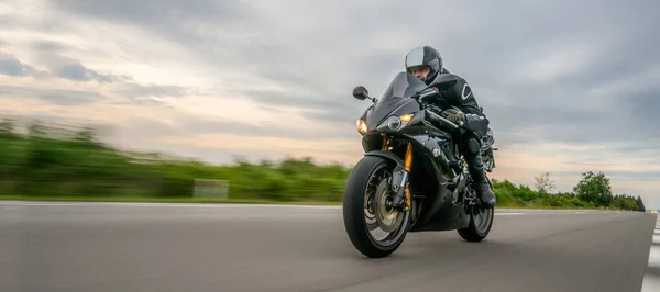 Moto Strada Guida Veloce Divertirsi Sull Autostrada Vuota Viaggio Moto — Foto Stock