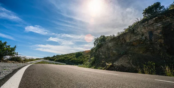 Mittelmeerküste Straße Die Berge Horizont Sommer Mit Schönen Hellen Sonnenstrahlen — Stockfoto