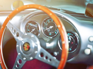 Porsche otomobil direksiyon simidi