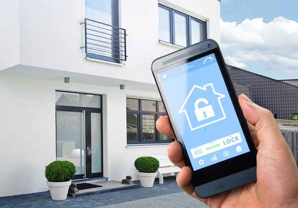 Smart home security app — Stock Photo, Image