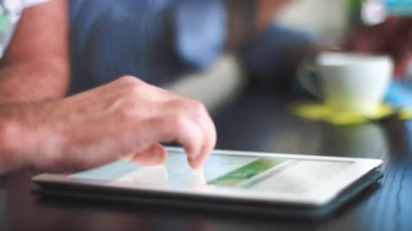 Yaratıcı iş toplantı ve tablet Pc ile adam