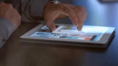 işadamı onun Tablet Pc ile çalışma